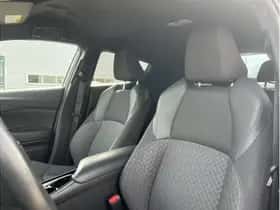 Toyota C-HR (2023) thumbnail 11