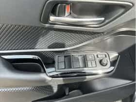 Toyota C-HR (2023) thumbnail 10