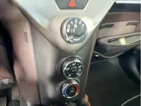 Toyota IQ (2011) thumbnail 16