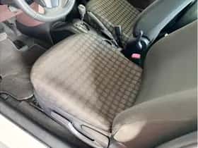 Toyota IQ (2011) thumbnail 18
