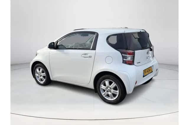 Toyota IQ (2011) thumbnail 3