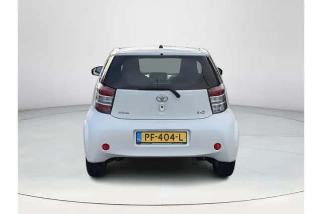 Toyota IQ (2011) thumbnail 4