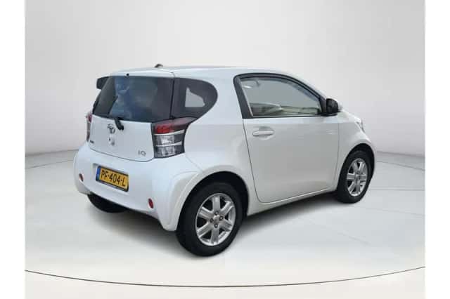 Toyota IQ (2011) thumbnail 5