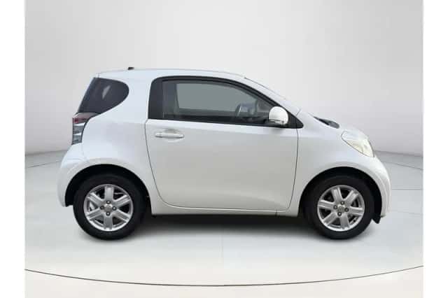 Toyota IQ (2011) thumbnail 6