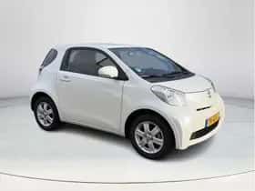 Toyota IQ (2011) thumbnail 7