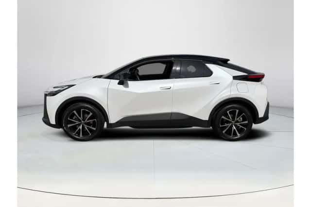 Toyota C-HR (2025) thumbnail 2