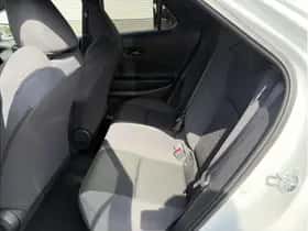 Toyota C-HR (2025) thumbnail 13