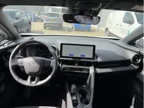 Toyota C-HR (2025) thumbnail 14