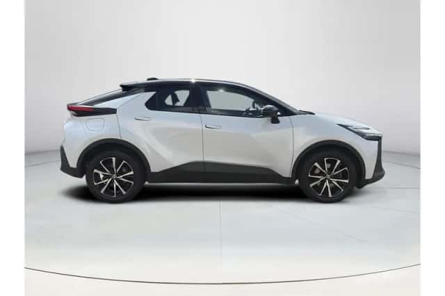 Toyota C-HR (2025) thumbnail 6