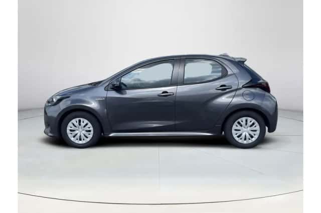 Toyota Yaris (2021) thumbnail 2