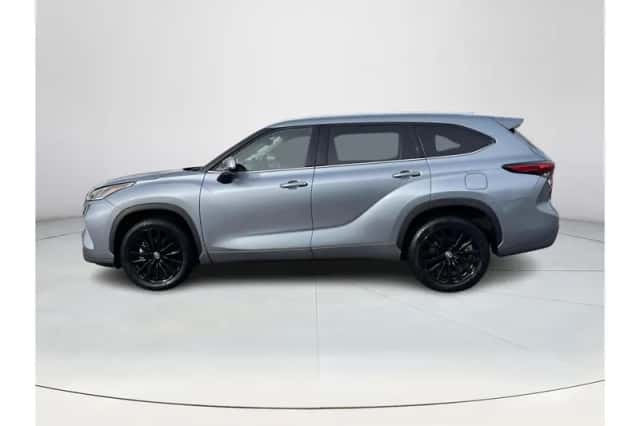 Toyota Highlander (2024) thumbnail 2
