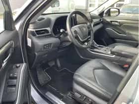 Toyota Highlander (2024) thumbnail 11