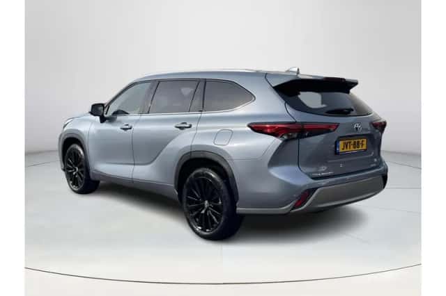 Toyota Highlander (2024) thumbnail 3