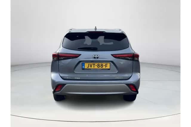 Toyota Highlander (2024) thumbnail 4