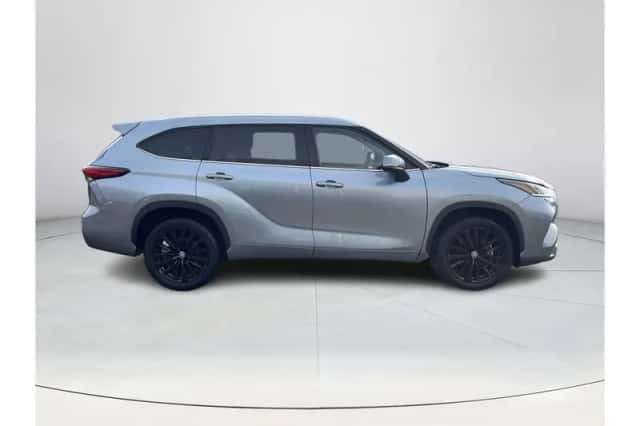 Toyota Highlander (2024) thumbnail 6