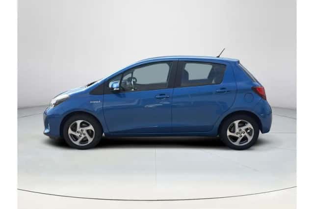 Toyota Yaris (2016) thumbnail 2