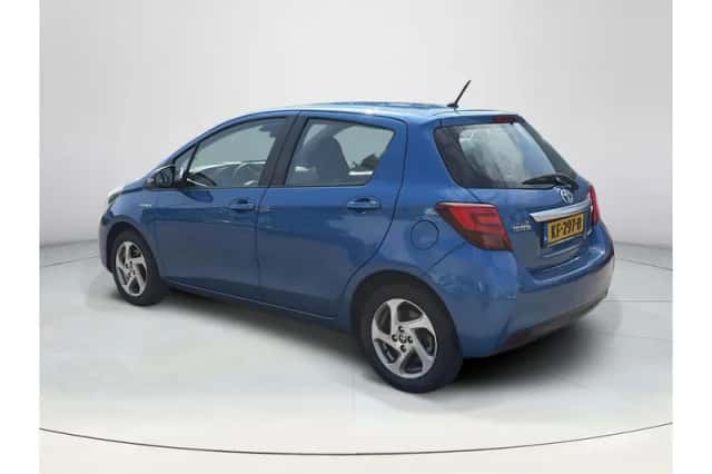 Toyota Yaris (2016) thumbnail 3