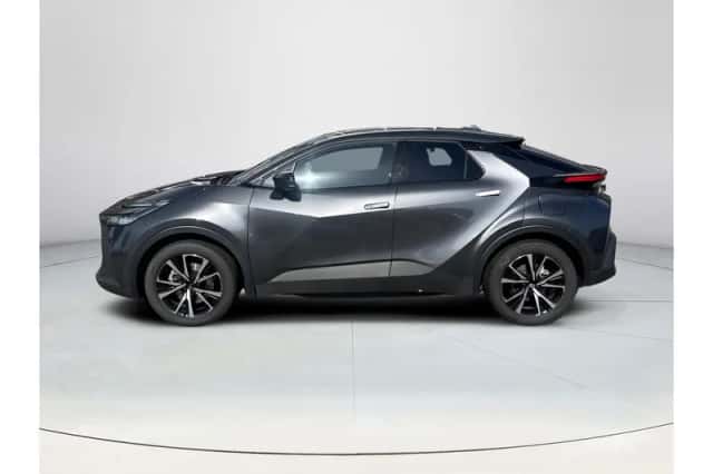 Toyota C-HR (2025) thumbnail 2