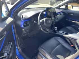 Toyota C-HR (2017) thumbnail 11