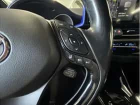Toyota C-HR (2017) thumbnail 23
