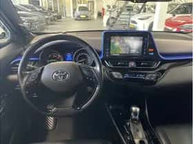 Toyota C-HR (2017) thumbnail 26