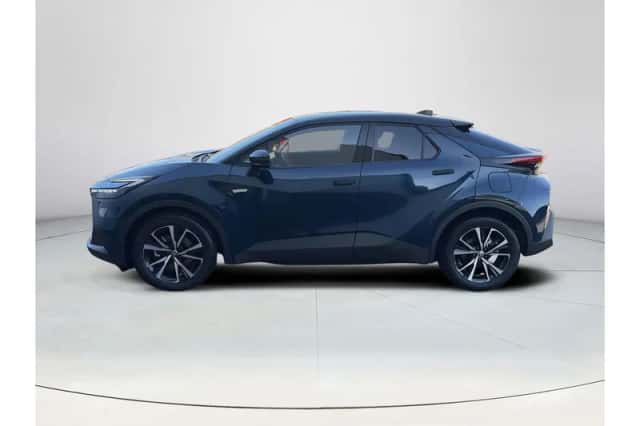 Toyota C-HR (2025) thumbnail 2