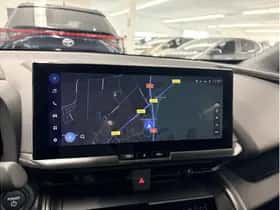 Toyota C-HR (2025) thumbnail 11