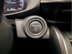 Toyota C-HR (2025) thumbnail 9