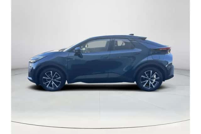 Toyota C-HR (2024) thumbnail 2