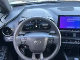 Toyota C-HR (2024) thumbnail 16