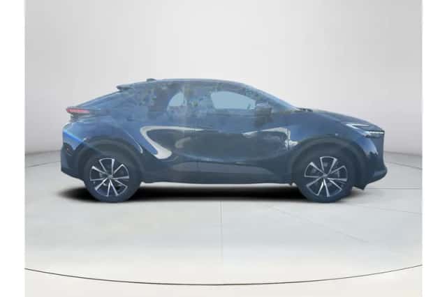 Toyota C-HR (2024) thumbnail 6