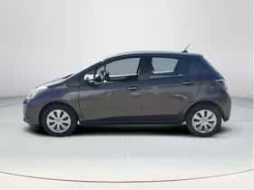 Toyota Yaris (2012) thumbnail 2