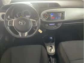 Toyota Yaris (2012) thumbnail 12