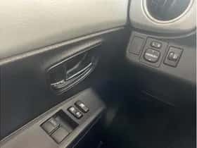 Toyota Yaris (2012) thumbnail 18