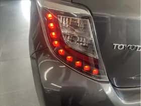 Toyota Yaris (2012) thumbnail 19