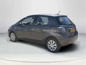 Toyota Yaris (2012) thumbnail 3