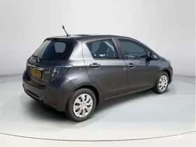 Toyota Yaris (2012) thumbnail 5