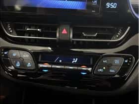 Toyota C-HR (2018) thumbnail 15