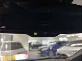 Toyota C-HR (2018) thumbnail 16
