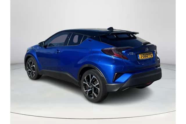 Toyota C-HR (2018) thumbnail 3