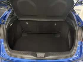 Toyota C-HR (2018) thumbnail 23