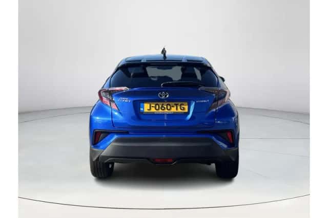 Toyota C-HR (2018) thumbnail 4