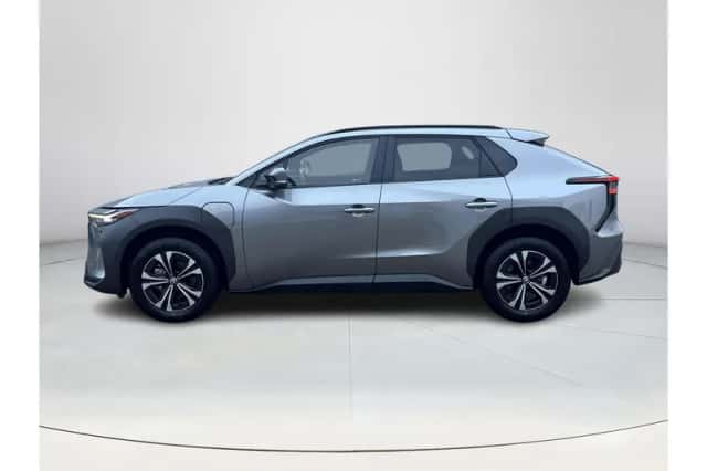 Toyota bZ4X (2025) thumbnail 3
