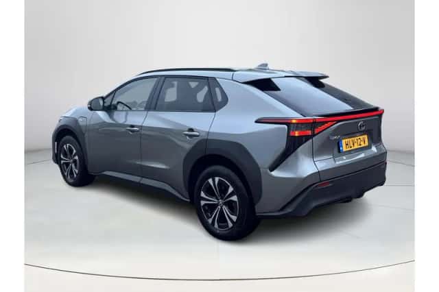 Toyota bZ4X (2025) thumbnail 4