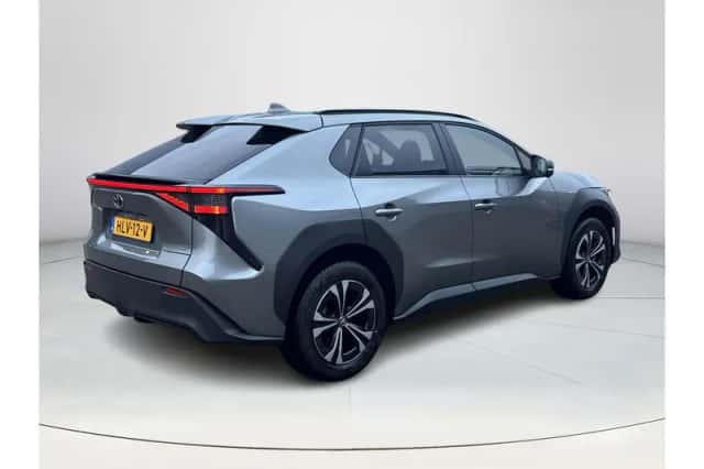 Toyota bZ4X (2025) thumbnail 6