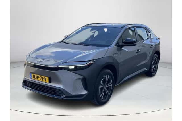 Toyota bZ4X (2025) thumbnail 1