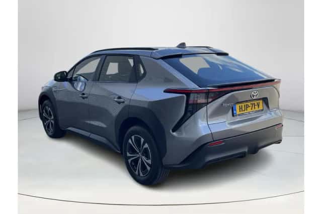 Toyota bZ4X (2025) thumbnail 3