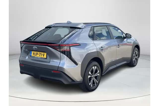 Toyota bZ4X (2025) thumbnail 5