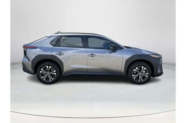 Toyota bZ4X (2025) thumbnail 6