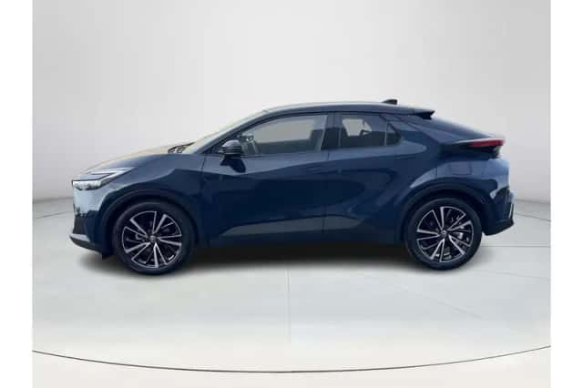 Toyota C-HR (2025) thumbnail 2